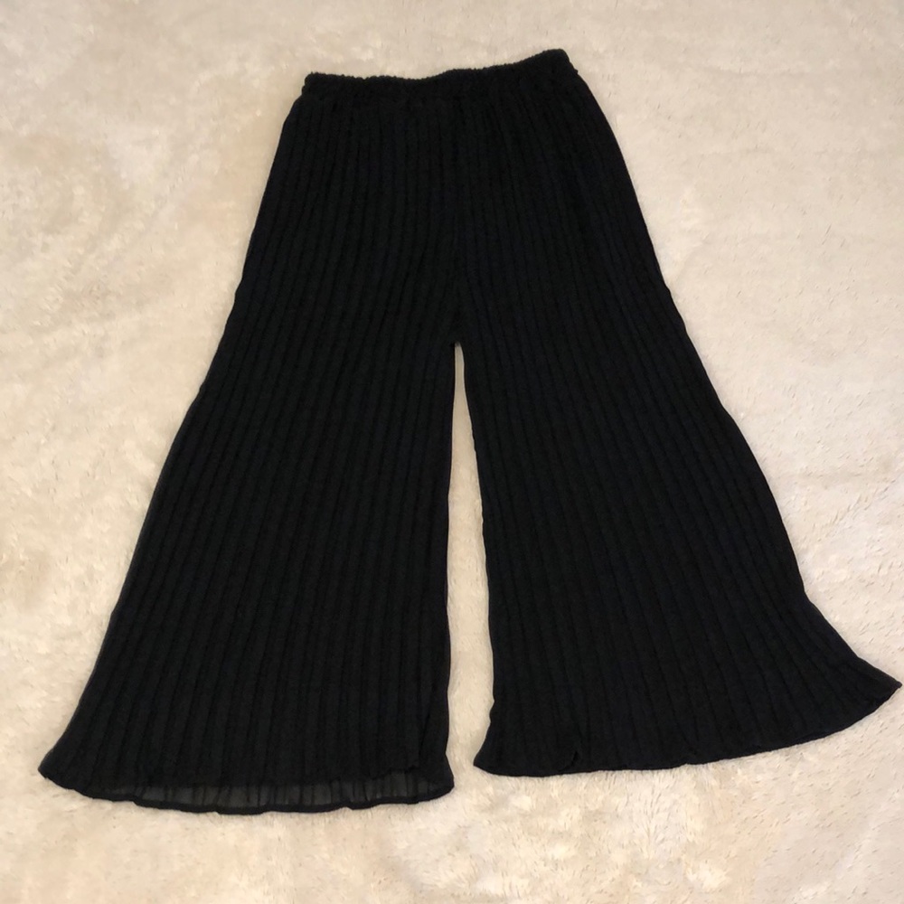 NWT LIYS BLACK PALAZZO DRESSY PLEATED CAPRI’S